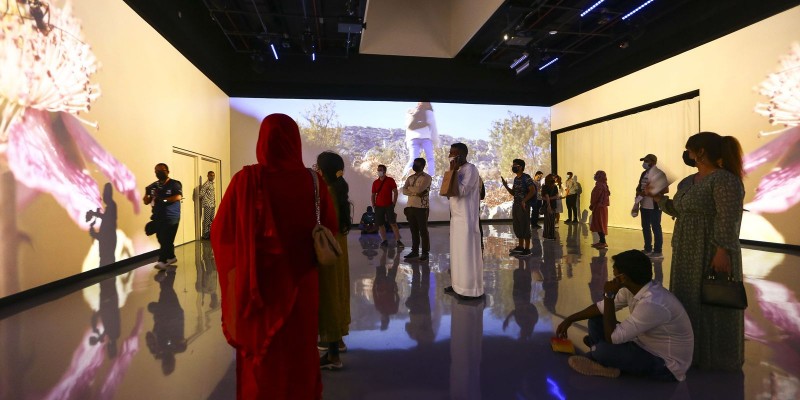 Expo: brasileiros se sentem em casa em pavilhões de língua portuguesa