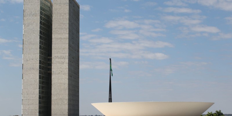 PEC dos Precatórios: deputados pedem vista e votação é adiada