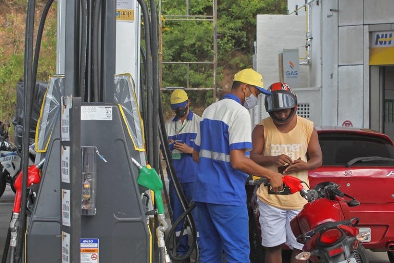 De janeiro a setembro, a gasolina aumentou 32% - (Foto: Carol Garcia/GOVBA)