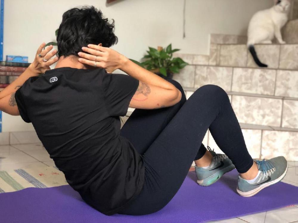 Especialista dá dicas para manter rotina de exercícios físicos dentro de casa