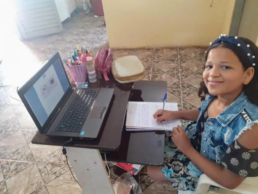 Escolas lançam vídeo tutorial para tirar dúvidas de como acessar plataforma