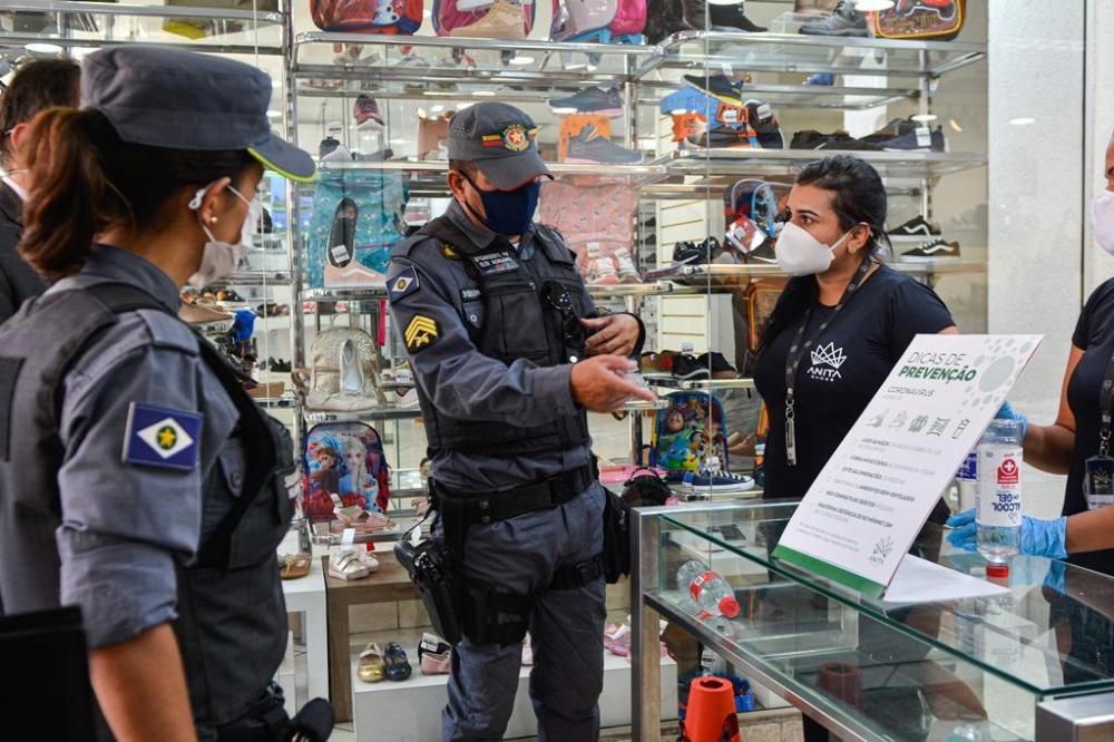 PM reforça fiscalização do uso obrigatório de máscaras para prevenção à Covid-19