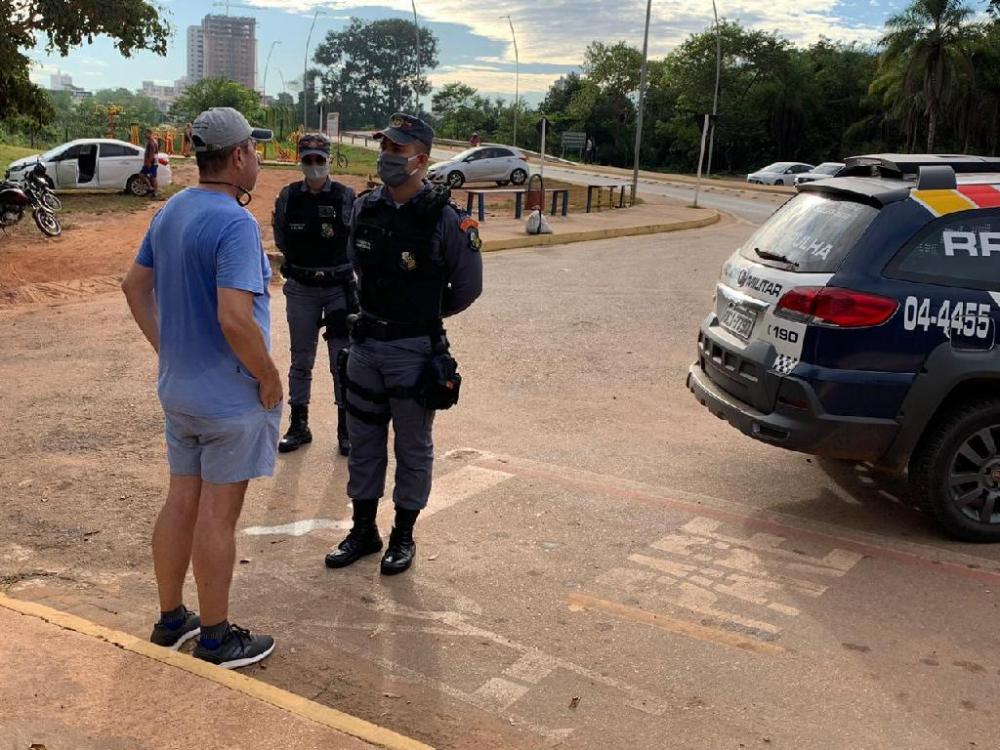 PM começa a fiscalizar uso obrigatório de máscaras durante atividades físicas em parques
