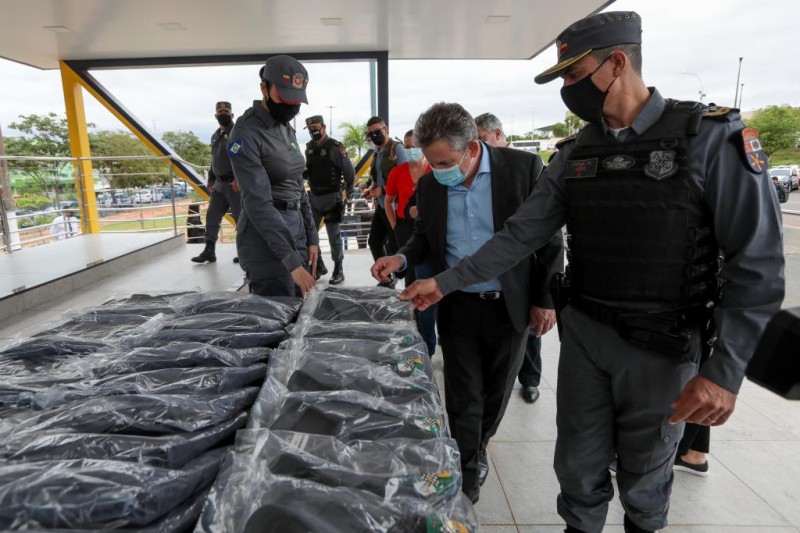 Governador Mauro Mendes entrega 32 caminhonetes para a Polícia Militar e 1 helicóptero para as forças de segurança do Estado - Foto por: Mayke Toscano/Secom/Secom-MT