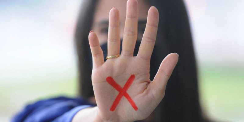 Campanha alerta sobre os riscos do feminicídio