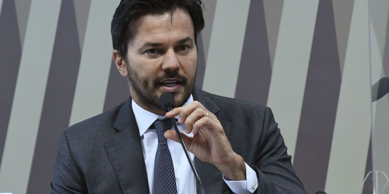 Ministro diz que resultado de leilão do 5G aumentará competitividade