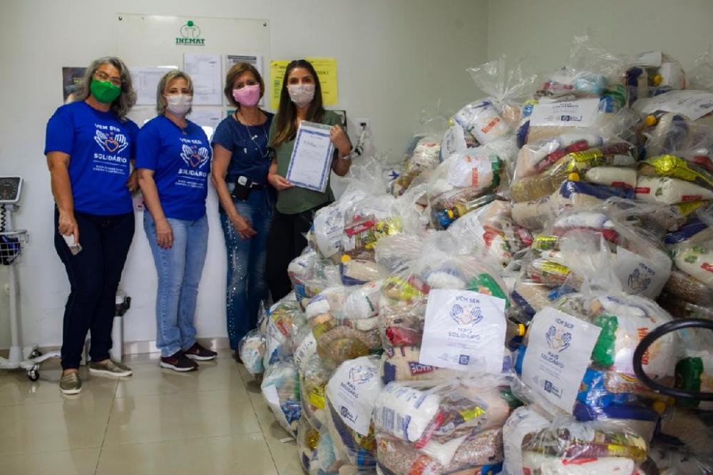 Pacientes de Instituto Nefrológico recebem cestas básicas e kits de higiene