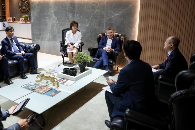 Governador Mauro Mendes recebe o Consul da Coreia do Norte - Foto por: Christiano Antonucci
