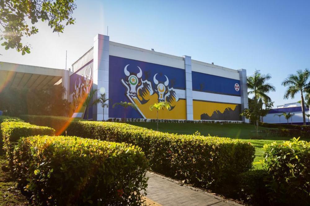 Governo de MT entrega 149 novas caminhonetes para forças de segurança