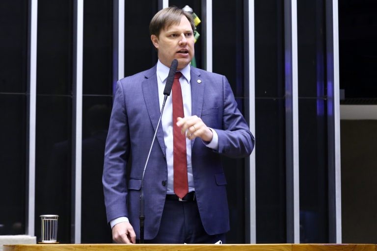 Lucas Redecker recomendou a aprovação do projeto, com alterações - (Foto: Najara Araujo/Câmara dos Deputados)