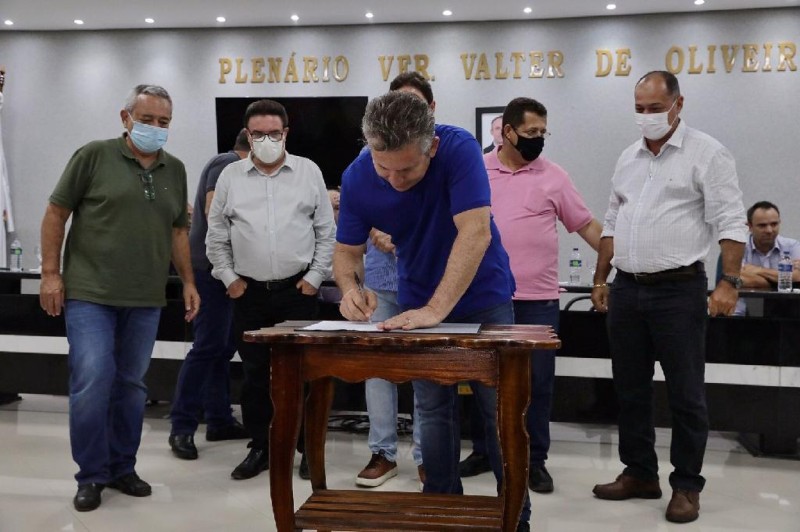 Governador Mauro Mendes assina contratos e convênios, em Pontes e Lacerda - Foto por: Mayke Toscano