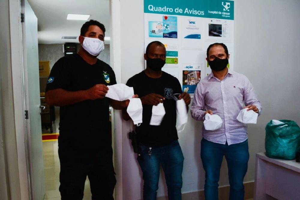 Cadeia Pública de Jaciara entrega 200 máscaras de tecido ao Hospital de Câncer de Mato Grosso