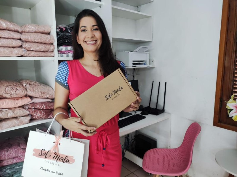 Leidiana da Silva Lemos é dona de um e-commerce de roupas femininas para público evangélico - Foto por: Divulgação