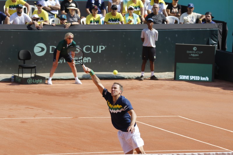 Brasil perde nas duplas e busca virada para avançar na Copa Davis