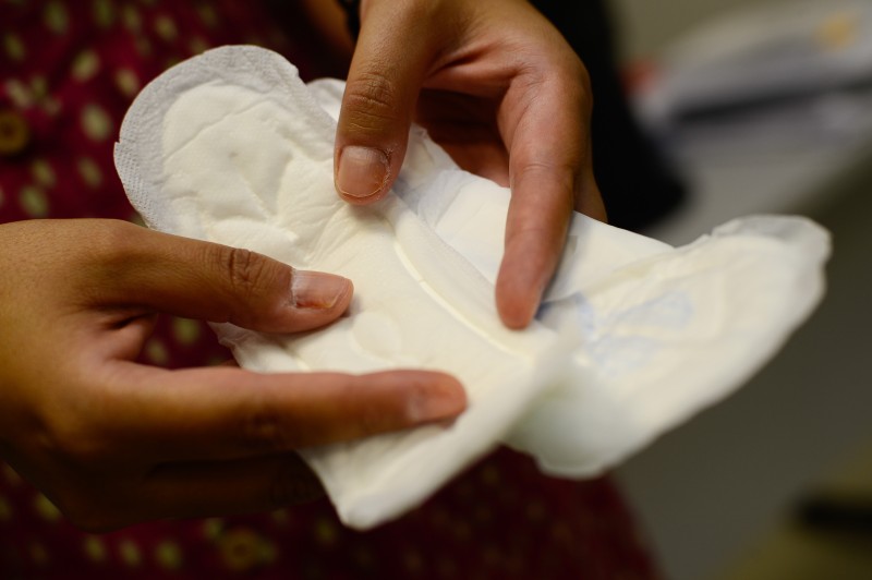 Congresso derruba veto à distribuição de absorventes para estudantes