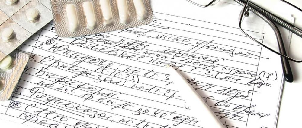 Receituários ilegíveis podem prejudicar e trazer problemas aos pacientes ao adquirir um medicamento errado 