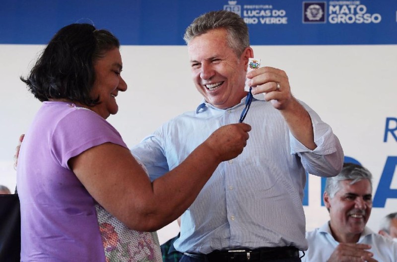 Governador Mauro Mendes para moradores de Lucas - Foto por: Mayke Toscano