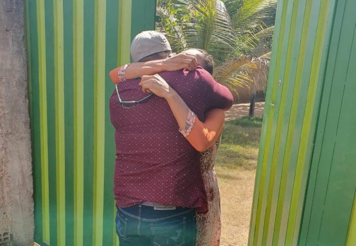 Mãe e filho se reencontram após 22 anos com ajuda da Polícia Civil em Mato Grosso