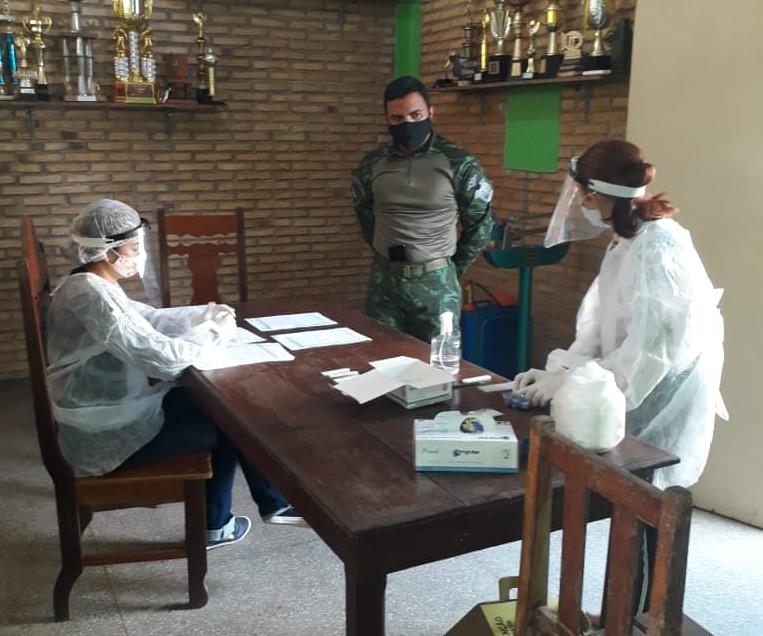 Policiais da Companhia Ambiental de Cáceres fazem teste para Covid-19