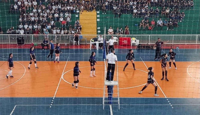 São 48 equipes disputando os títulos de campeãs e as respectivas vagas para a etapa estadual das modalidades coletivas de basquete, futsal, handebol e vôlei - Foto por: Divulgação