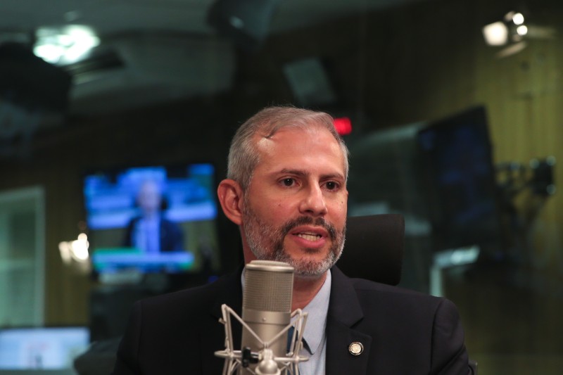 Presidente Bolsonaro efetiva ministro da Educação