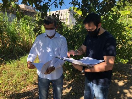 Documentos com informações de pacientes e leitos da Covid-19 são encontrados em terreno baldio em MT