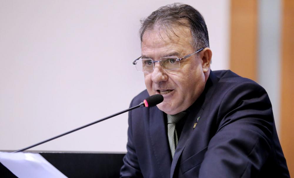 Fávero defende ‘estilo de Bolsonaro’ e ameniza comentário sobre esposa de Macron: cada um usa as armas que têm