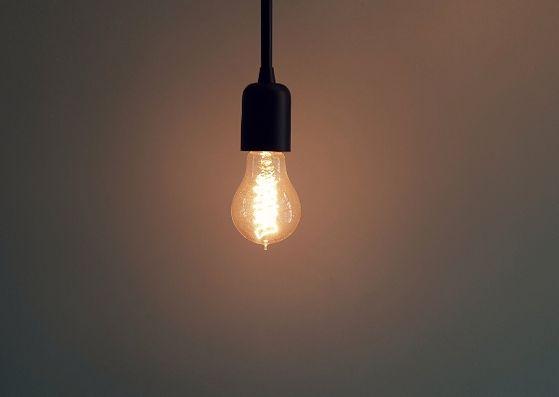 Lei proíbe cortes de água e energia elétrica em vésperas de feriados e finais de semana