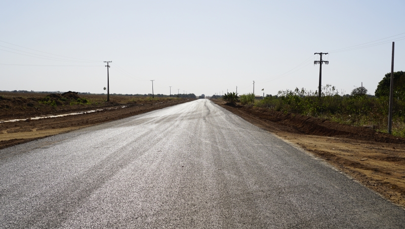 Prefeitura asfalta trecho inicial da MT-338 para reduzir impacto da poeira à comunidade local