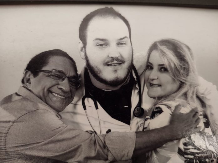 Mãe de médico que morreu de Covid-19 aos 26 anos em MT critica falta de uso de máscara e isolamento das pessoas: ‘acham que é frescura’