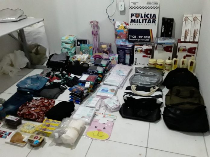 Trio é preso com quase R$ 5 mil em produtos furtados de loja em MT
