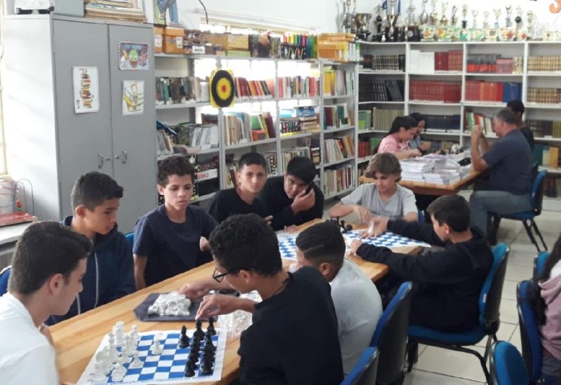 Raciocínio lógico, foco e capacidade de solucionar problemas são alguns dos aprendizados adquiridos por quem pratica o xadrez. - Foto por: Divulgação