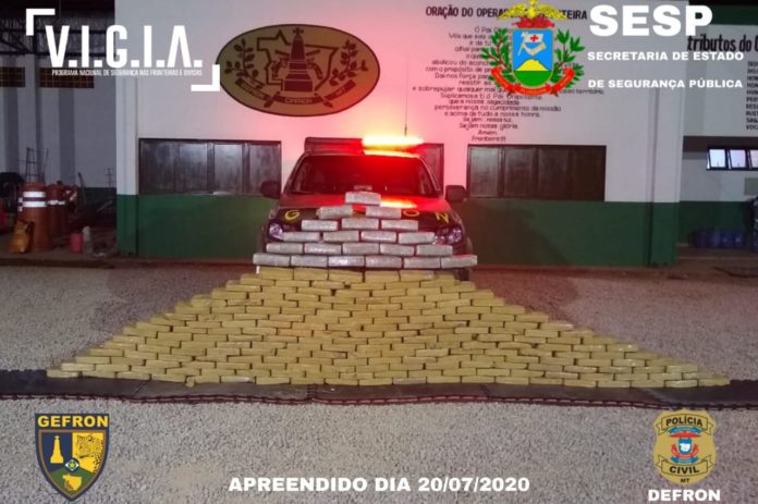Gefron apreende maconha e cocaína na MT-265