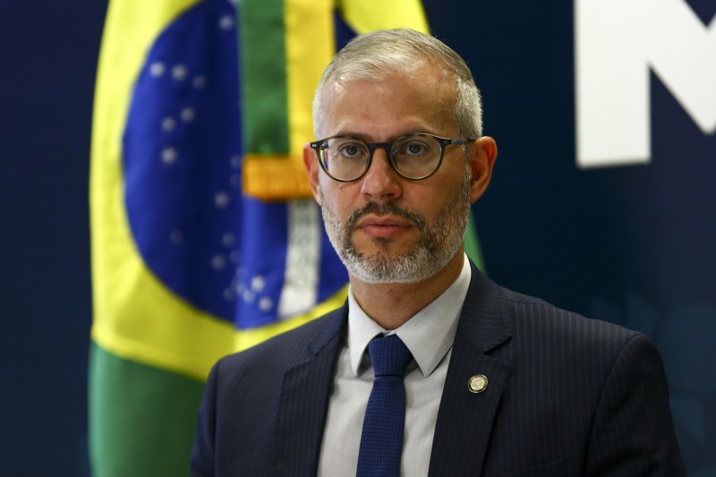 MEC oficializa adesão a exame internacional que avalia conhecimentos
