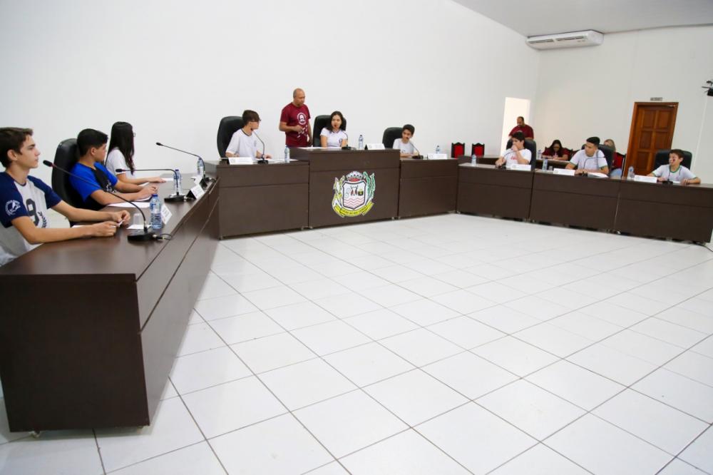 Vereadores mirins aprovam cinco indicações