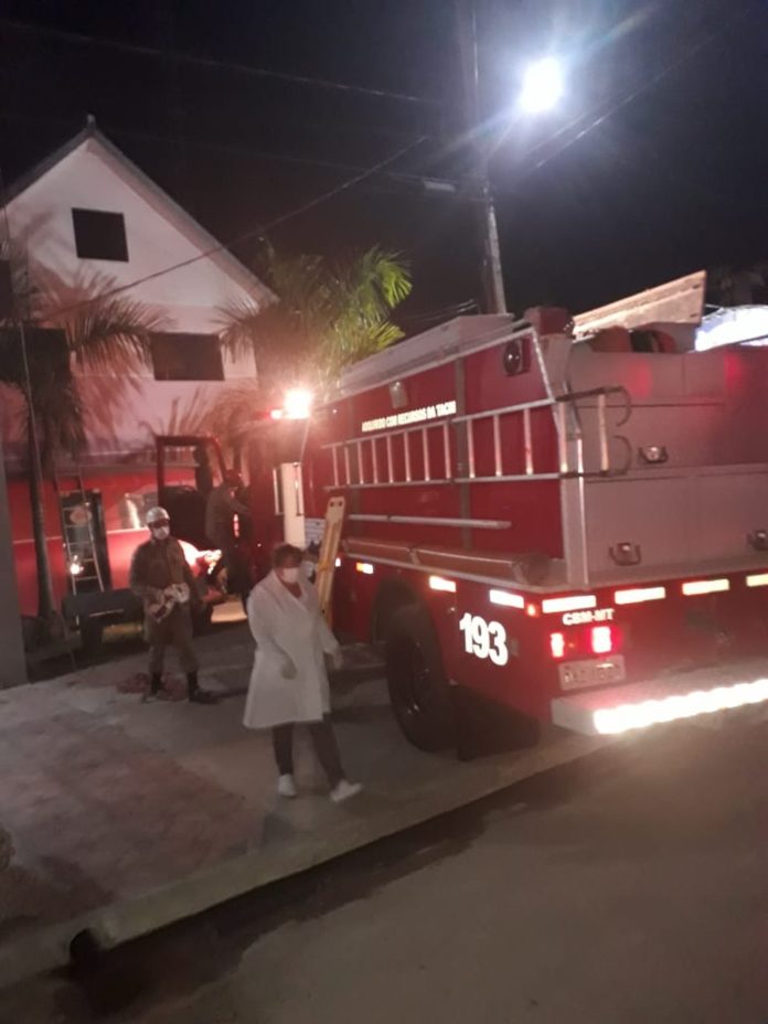 Pintor tem 60% do corpo queimado após ser atingido por descarga elétrica em MT