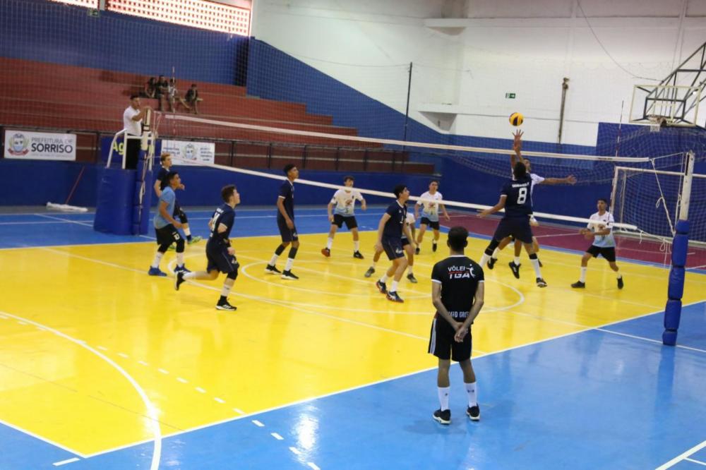 Sorriso garantiu o ouro nos naipes masculino e feminino na Copa MT de Vôlei Sub-18