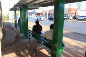 Prefeitura prossegue com instalação de novos abrigos para passageiros