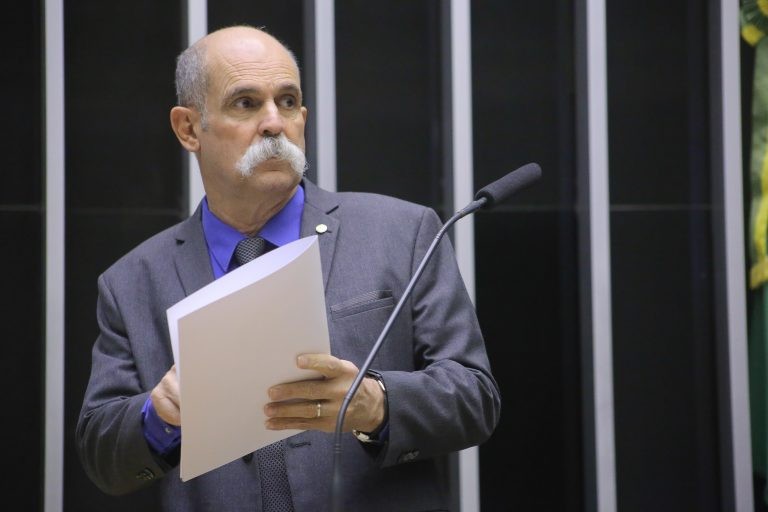 Sargento Fahur apresentou substitutivo ao texto - (Foto: Paulo Sérgio/Câmara dos Deputados)