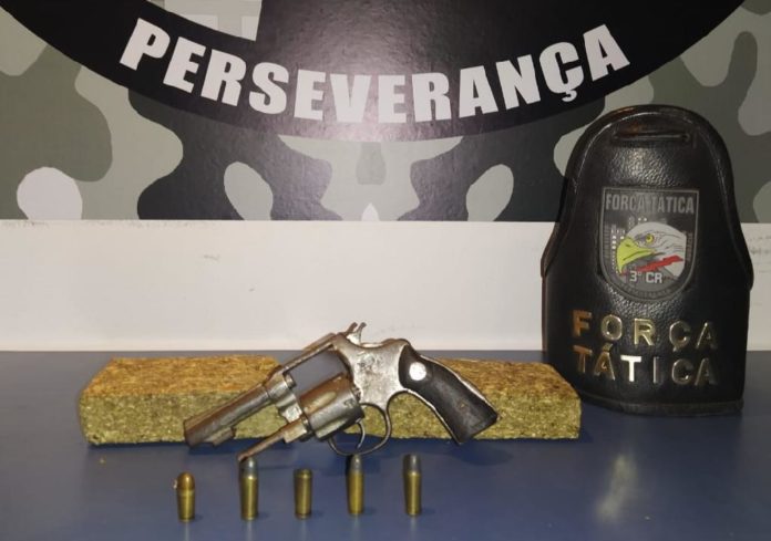 Força Tática identifica suspeito com droga e arma de fogo em Sinop