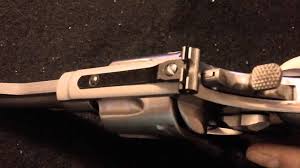 Homem é baleado no rosto ao correr de assalto na casa da irmã