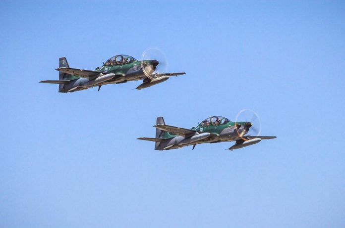 FAB intercepta duas aeronaves suspeitas; Piloto é preso em Rondonópolis com 487 kg de cocaína