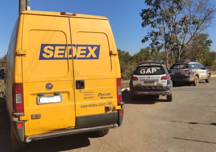 PM recupera van dos Correios e apreende adolescente em Cuiabá