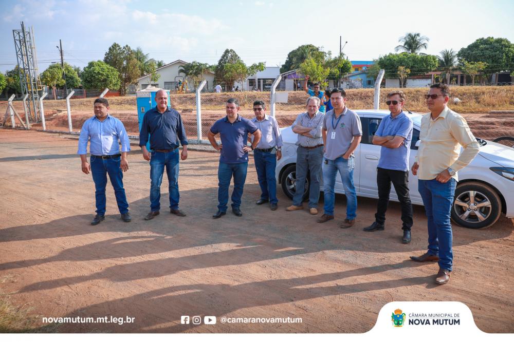 Parlamentares fiscalizam obras de ampliação do Estádio Municipal de Nova Mutum