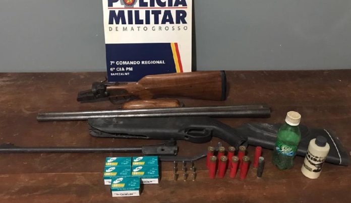 PM é acionada e encontra grupo com armas de fogo e adolescente consumindo bebida alcoólica