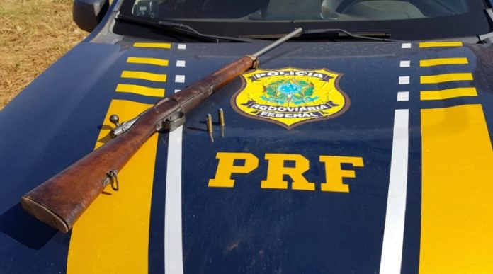 PRF apreende espingarda em Rondonópolis/MT