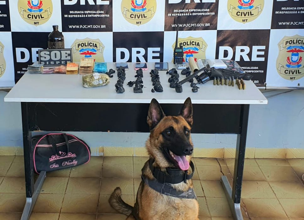 Operação de combate ao tráfico prende três pessoas com drogas, armas e R$ 11 mil em dinheiro