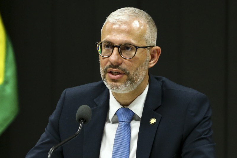 Educação tem desafio de lidar com desnível entre alunos, diz ministro