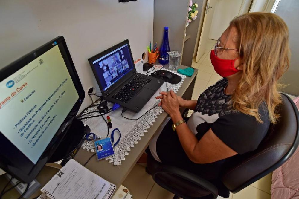 Servidores do Procon são capacitados para realizar audiências de conciliação on-line