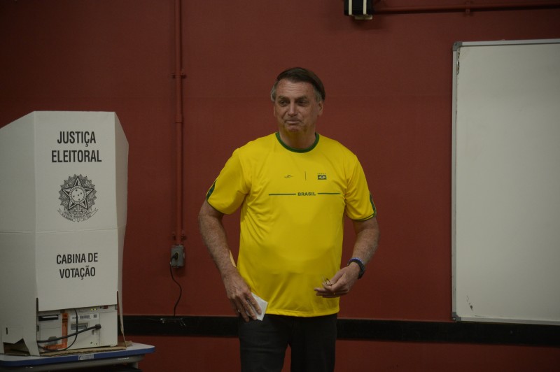 Bolsonaro vota em escola municipal no Rio de Janeiro